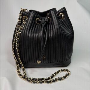 Elegant Black Quilted Woman’s Bucket Bag Henri Bendel No.7